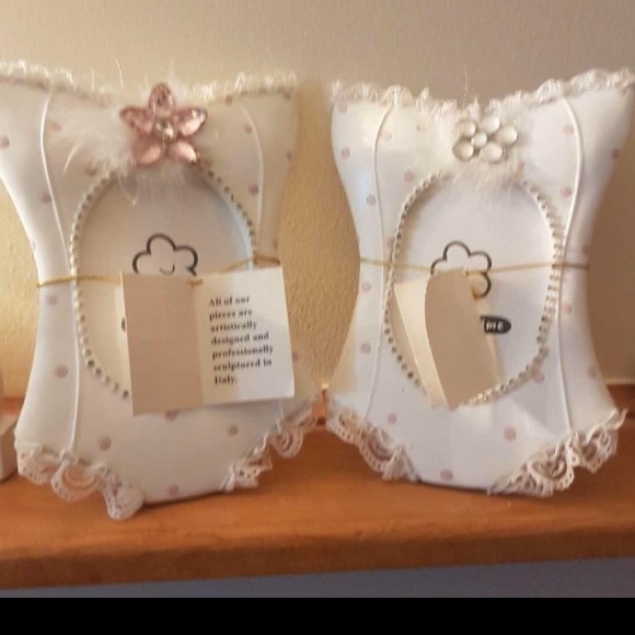 Elegant White and Pink bustier Decorative frames duo - Picture 1 of 2